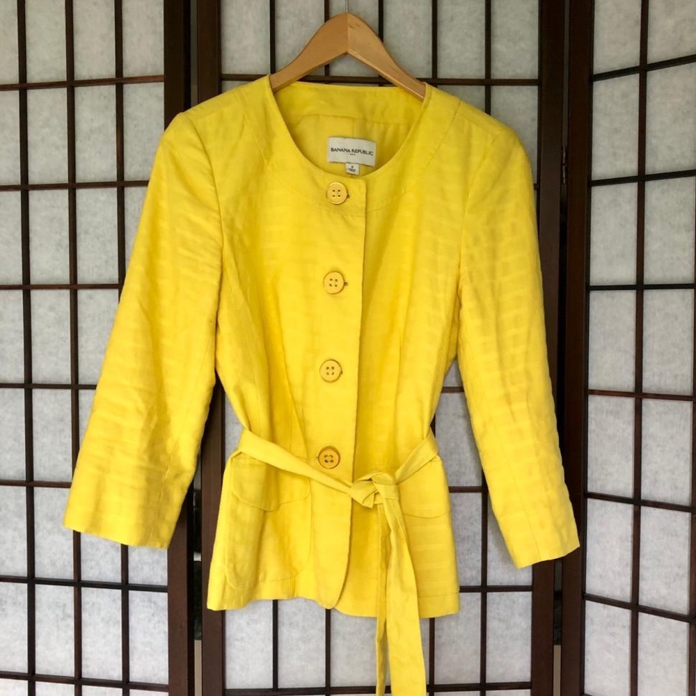 PRICED TO GO🚨- Banana Republic bright yellow jacket